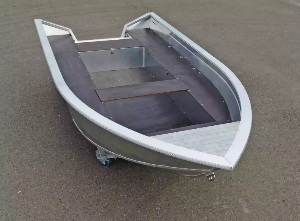 Алюминиевая лодка  Неман-420 в Геленджике
