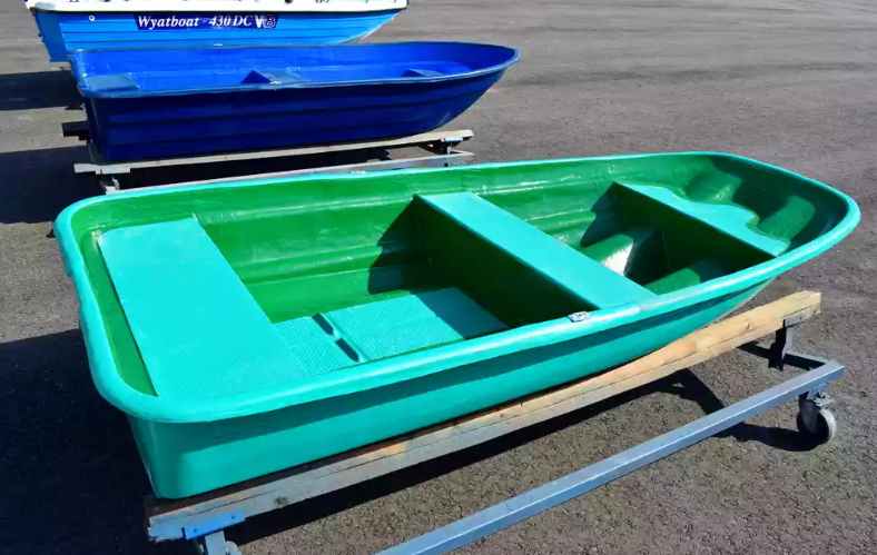 Стеклопластиковая лодка Старт (тримаран) в Геленджике