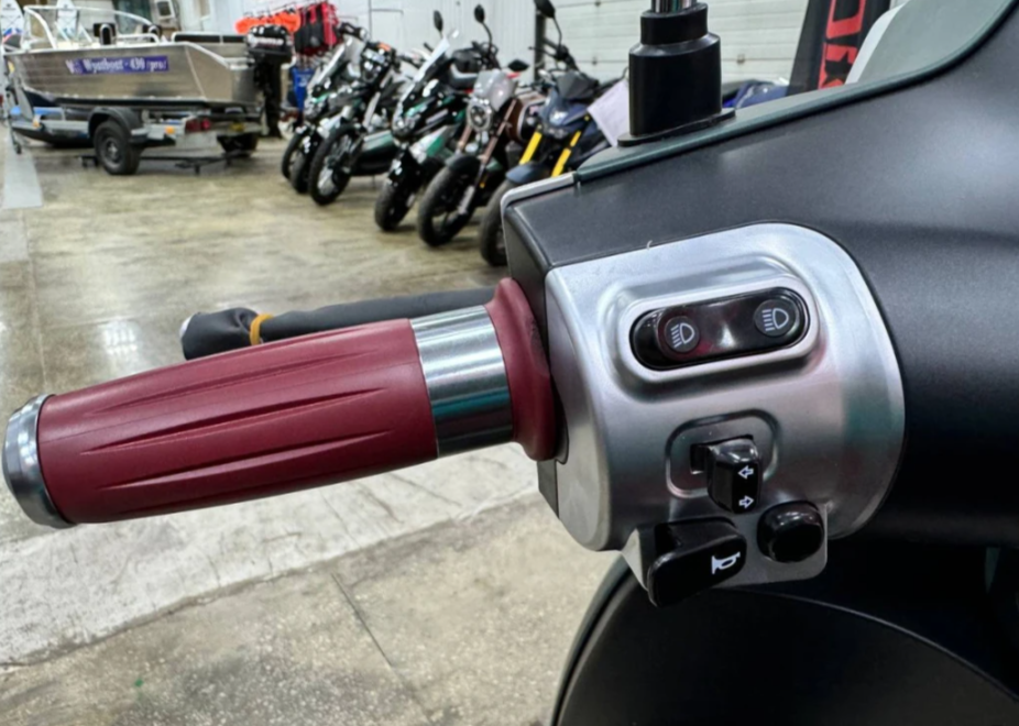 Скутер PROMAX Miami 240 (49) в Геленджике