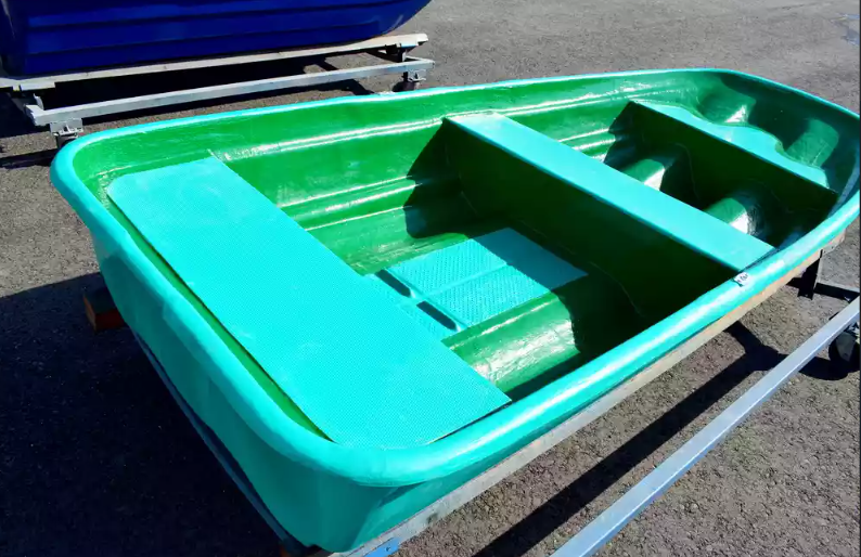 Стеклопластиковая лодка Старт (тримаран) в Геленджике