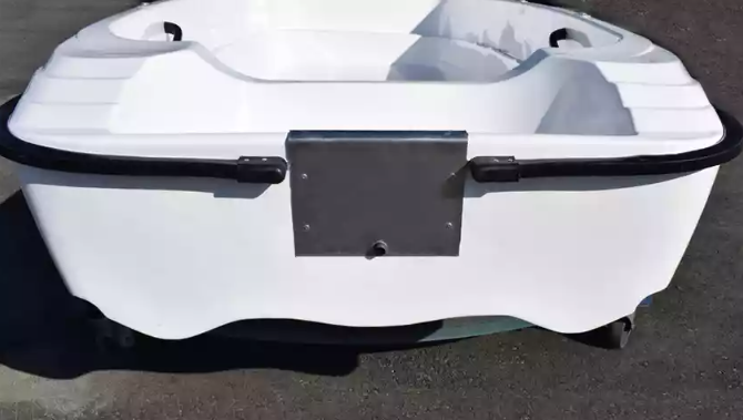 Стеклопластиковая лодка Пингвин (тримаран) в Геленджике