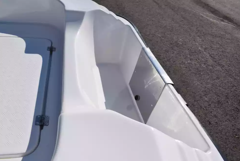 Стеклопластиковая лодка Пингвин (тримаран) в Геленджике