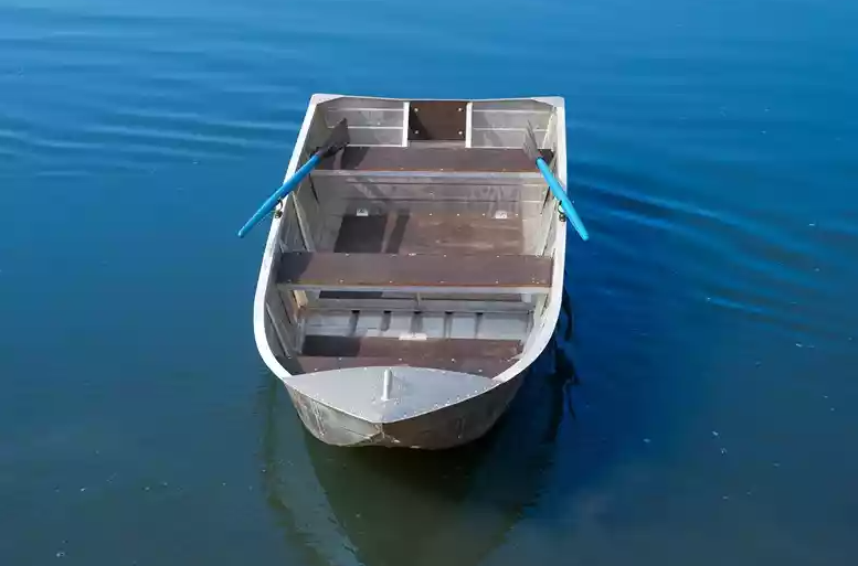 Алюминиевая лодка Вятка-Профи 32 в Геленджике