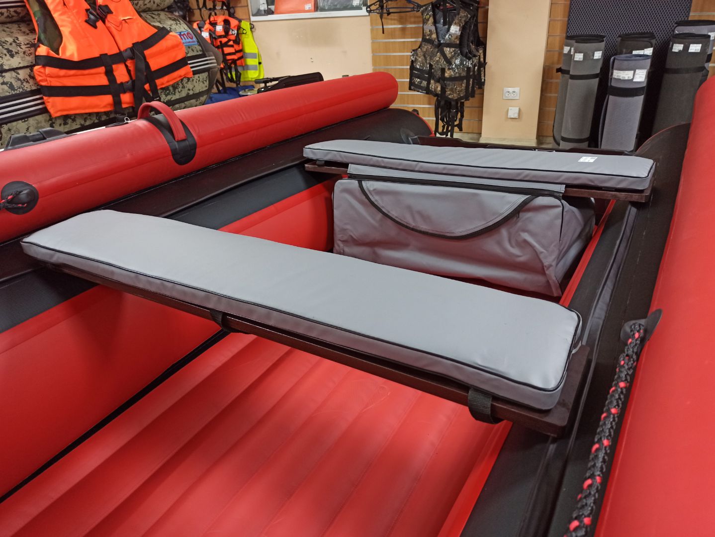 КОМПЛЕКТ МЯГКИХ НАКЛАДОК С СУМКОЙ ДЛЯ ЛОДОК 90Х20 СЕРЫЙ в Геленджике