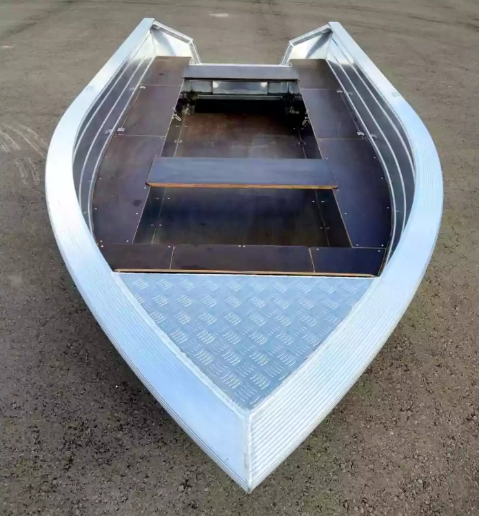 Алюминиевая лодка Неман-400 в Геленджике