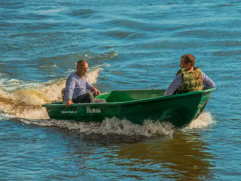 Стеклопластиковая лодка Neman-340 (тримаран) в Геленджике