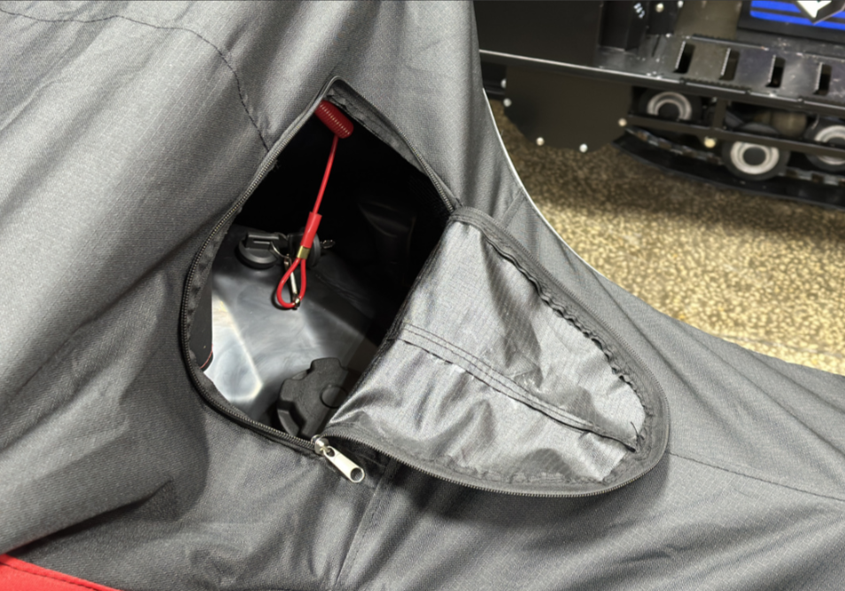 Чехол транспорт. снегохода IKUDZO HUNTER черно-красный Оксфорд ПРЕМИУМ качества с лого IKUDZO в Геленджике