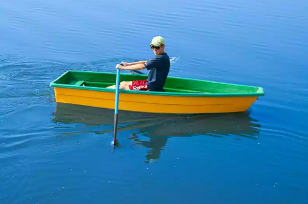 Стеклопластиковая лодка Малютка в Геленджике