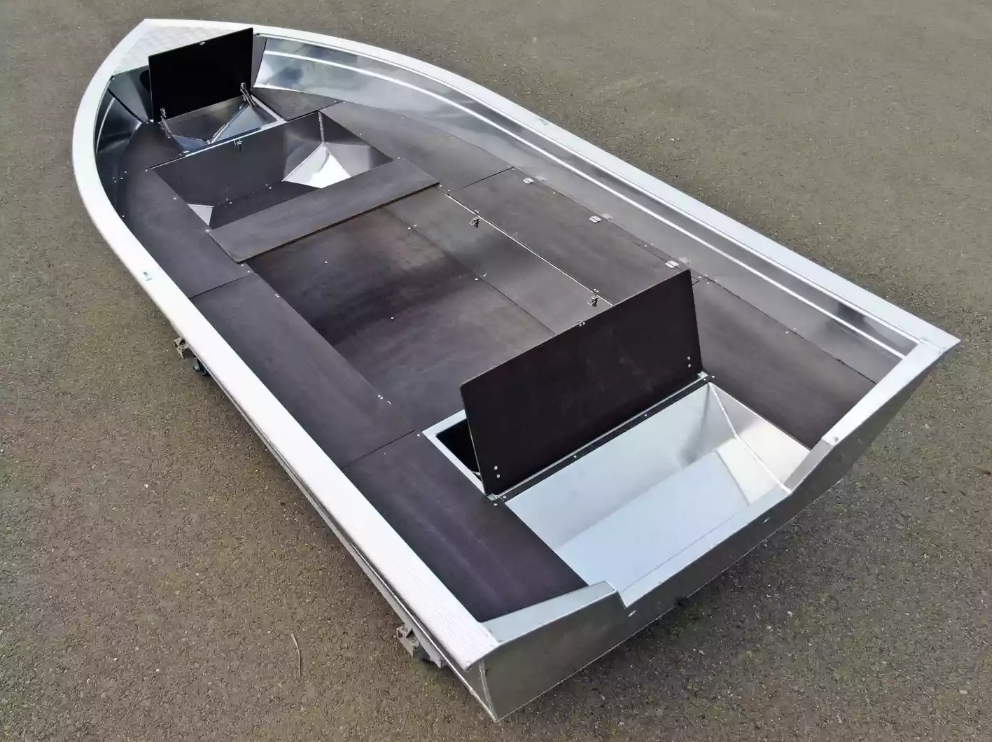 Алюминиевая лодка  Неман-420 в Геленджике