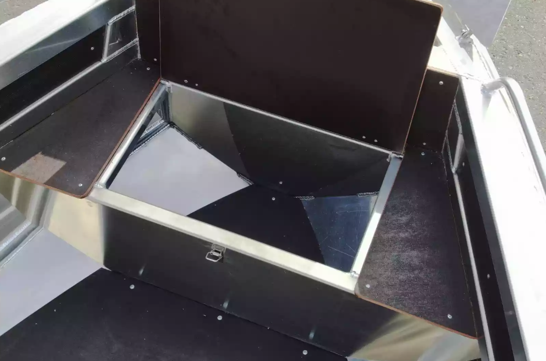 Алюминиевая лодка  Неман-480 Р в Геленджике