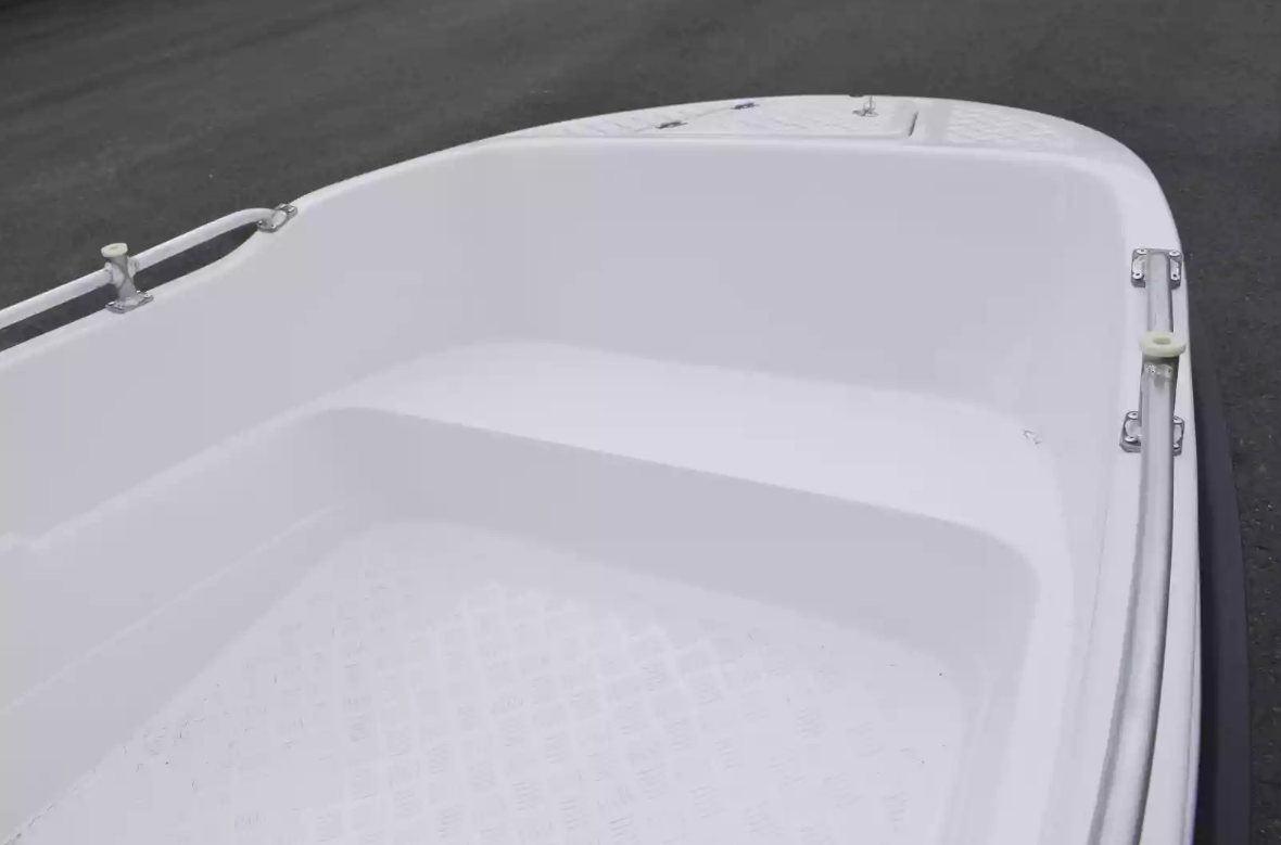 Стеклопластиковая лодка Пингвин New (тримаран) в Геленджике