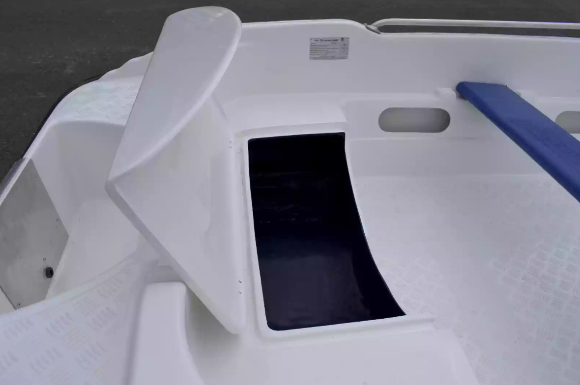 Стеклопластиковая лодка Пингвин New (тримаран) в Геленджике