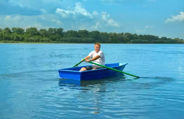 Стеклопластиковая лодка Малютка в Геленджике