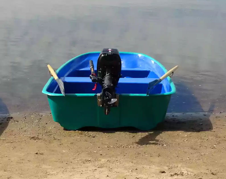 Стеклопластиковая лодка Старт (тримаран) в Геленджике