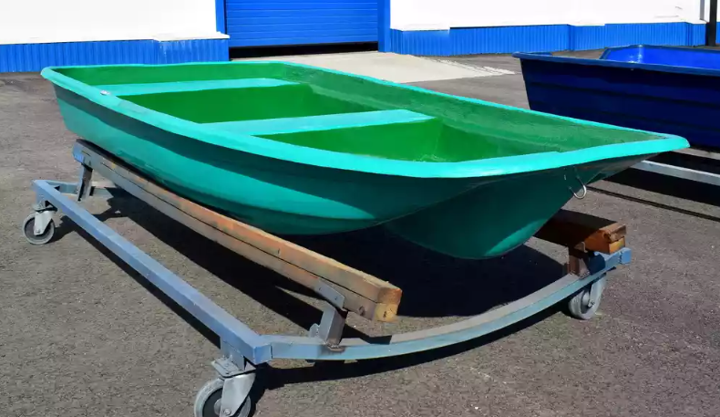 Стеклопластиковая лодка Старт (тримаран) в Геленджике
