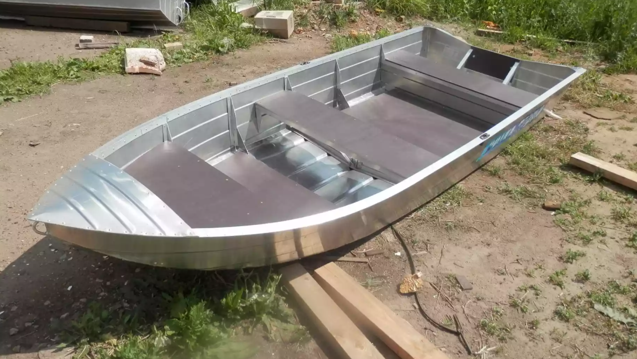 Алюминиевая лодка Вятка-Профи 32 в Геленджике