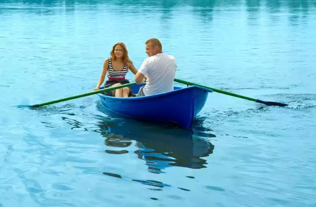 Стеклопластиковая лодка Дельфин в Геленджике