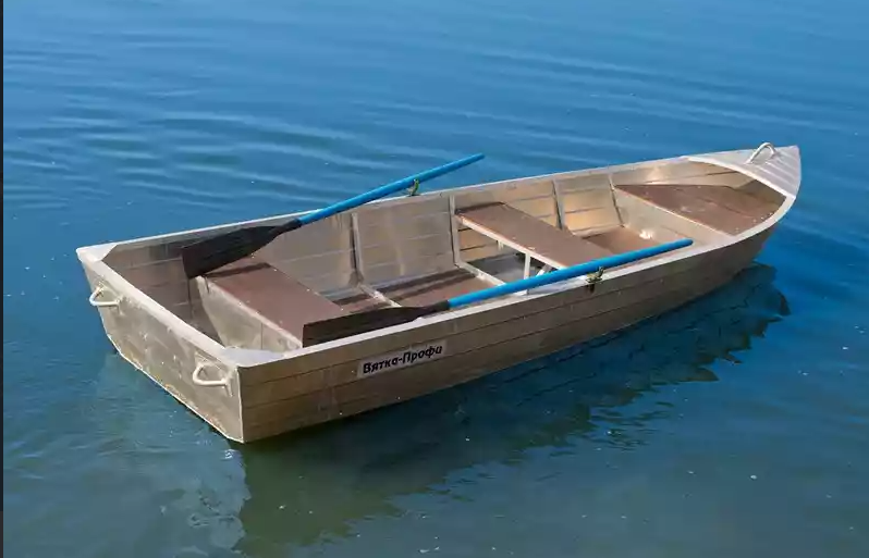 Алюминиевая лодка Вятка-Профи 37 в Геленджике