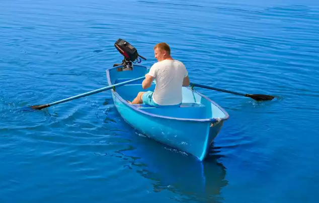 Стеклопластиковая лодка Омуль в Геленджике