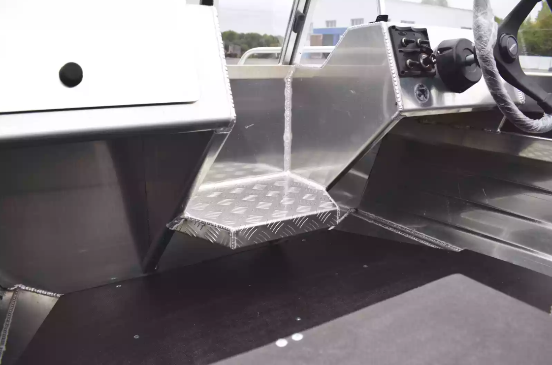 Алюминиевая лодка  Neman-400 PRO в Геленджике