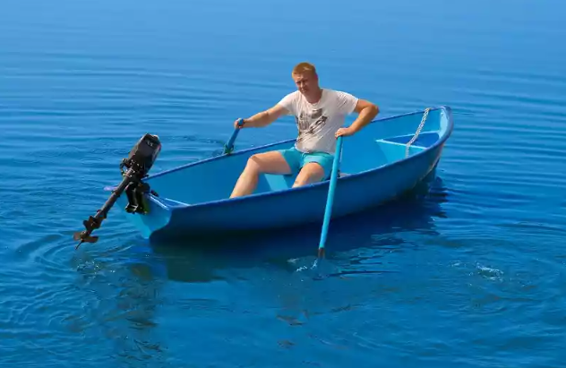 Стеклопластиковая лодка Омуль в Геленджике