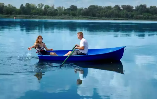 Стеклопластиковая лодка Дельфин в Геленджике