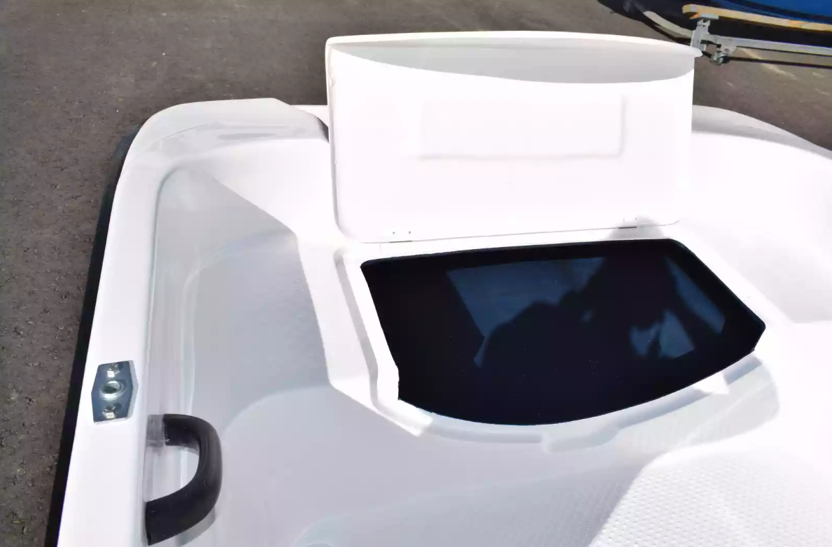 Стеклопластиковая лодка Пингвин (тримаран) в Геленджике