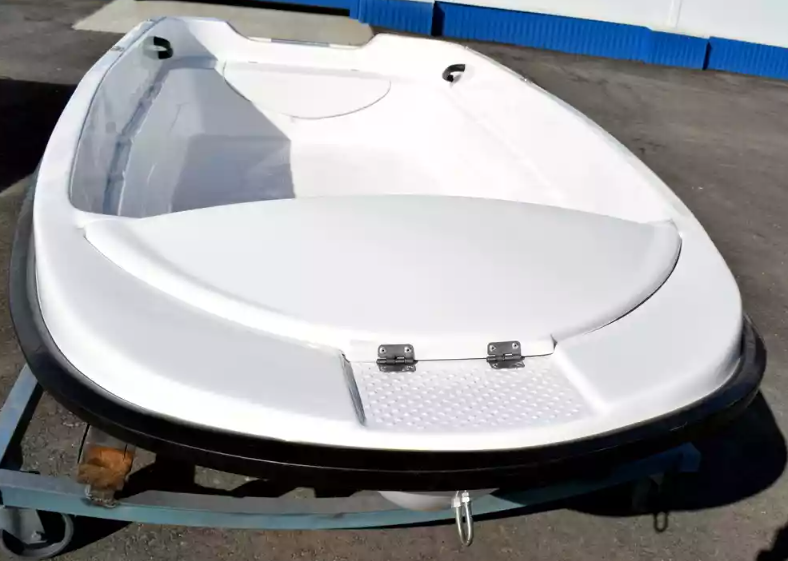 Стеклопластиковая лодка Пингвин (тримаран) в Геленджике