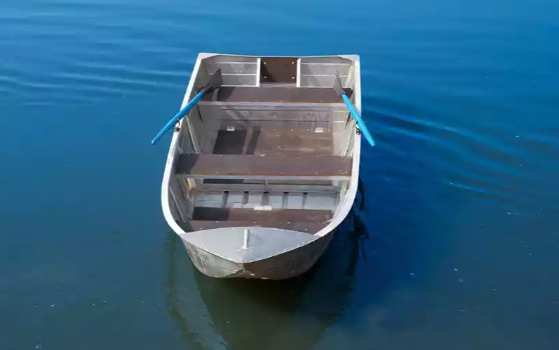 Алюминиевая лодка Вятка-Профи 37 в Геленджике