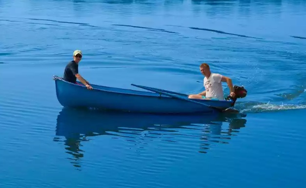 Стеклопластиковая лодка Омуль в Геленджике