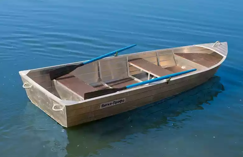 Алюминиевая лодка Вятка-Профи 32 в Геленджике