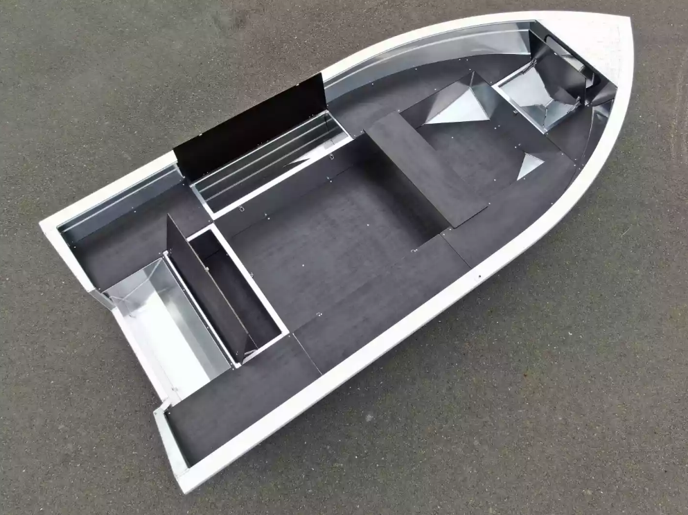 Алюминиевая лодка  Неман-420 в Геленджике