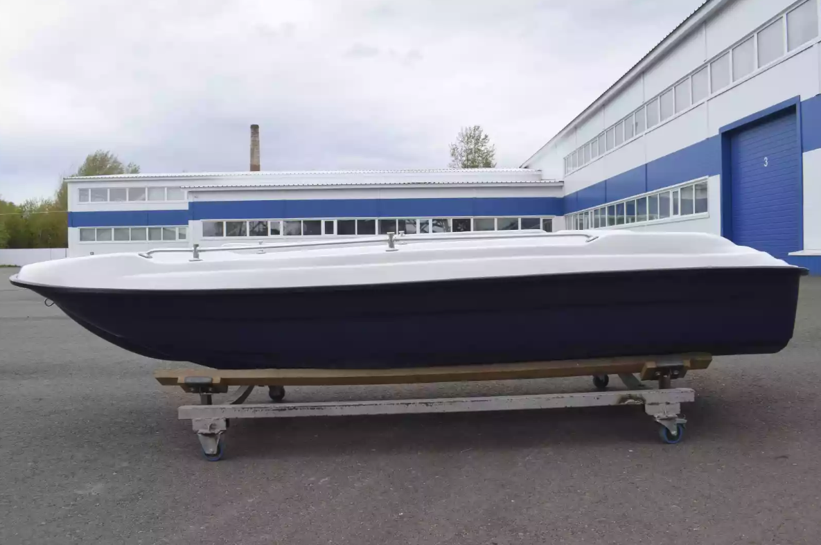 Стеклопластиковая лодка Пингвин New (тримаран) в Геленджике