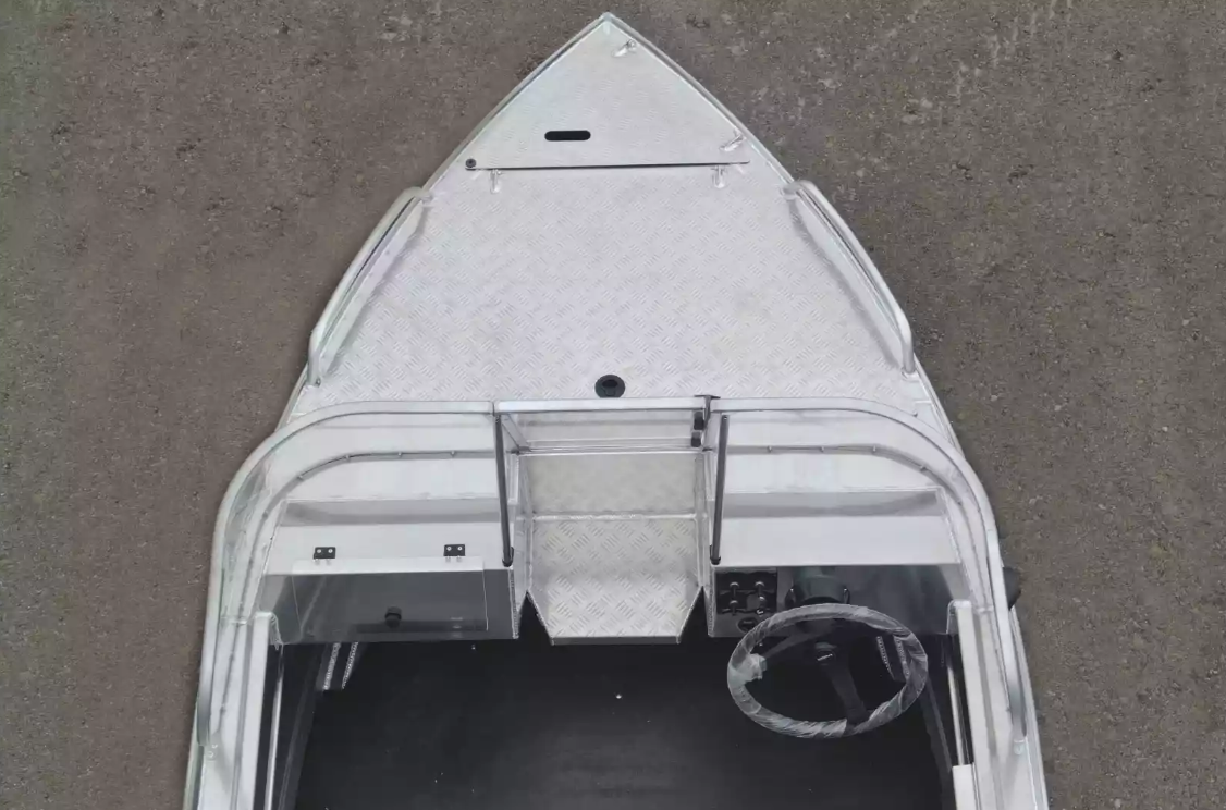 Алюминиевая лодка  Neman-400 PRO в Геленджике