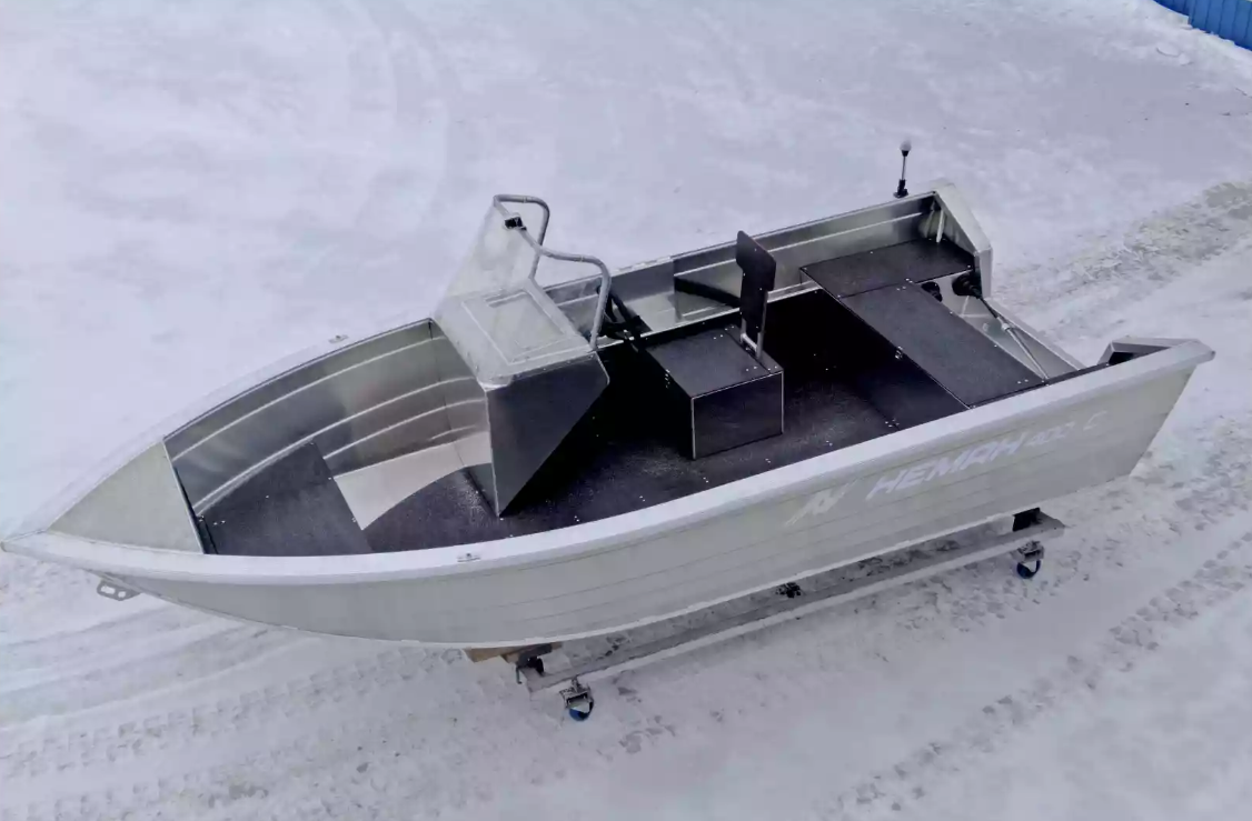 Алюминиевая лодка Неман-400 С в Геленджике