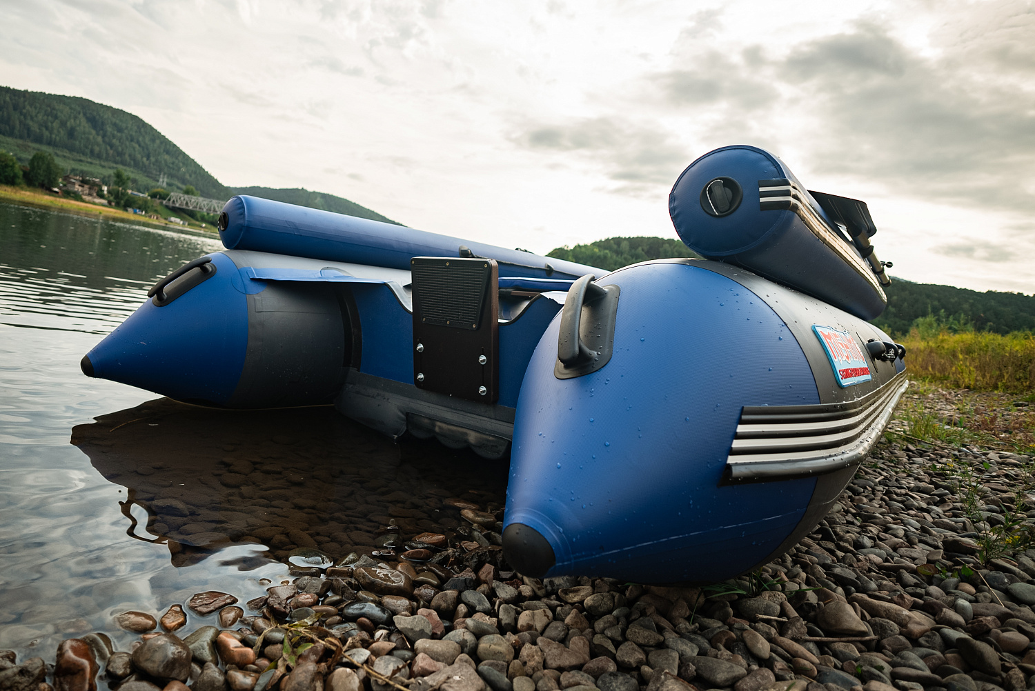 Лодка MISHIMO RIVER FJET PRO 410  под водомет в Геленджике